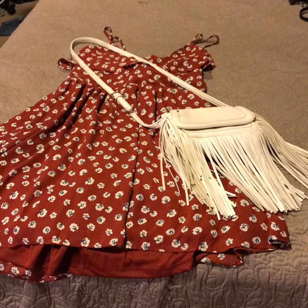 Re Posh cream fringe crossbody.